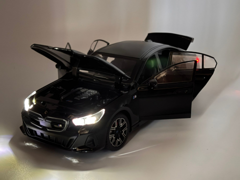 Macheta BMW i5 M60 din Metal – 20,5 cm, cu Sunete, Lumini, Funcție Pull-Back și Roți Direcționabile [19]