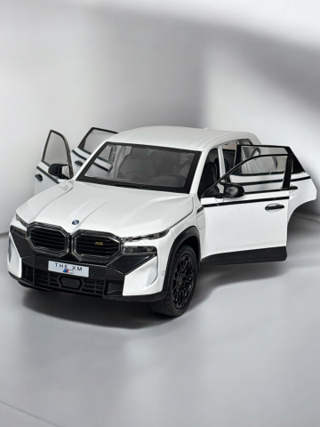 Macheta BMW XM, Fum pe Baza de Apa, Faruri si Stopuri Luminoase, din Metal, cu Lumini si Sunete realistice de Motor si Alarma, Volan Functional, cu Functie Pull-Back, cu Functie de Deschidere a Usilor [1]
