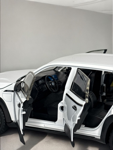 Macheta BMW XM, Fum pe Baza de Apa, Faruri si Stopuri Luminoase, din Metal, cu Lumini si Sunete realistice de Motor si Alarma, Volan Functional, cu Functie Pull-Back, cu Functie de Deschidere a Usilor [6]