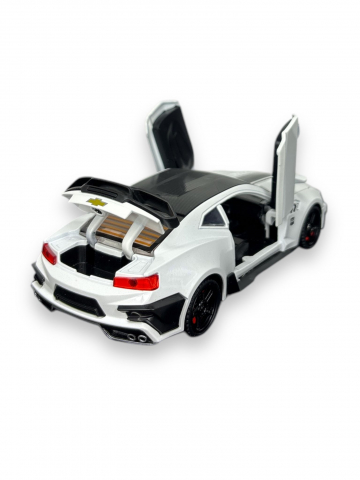 Macheta Chevrolet Camaro, din Metal, cu Lumini ( Faruri si Stopuri ) si Sunete realistice de Motor si Alarma, cu Functie Pull-Back, cu Functie de Deschidere a Usilor, Alb [4]