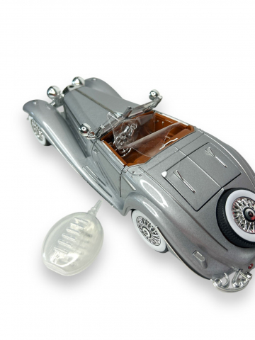 Macheta Mercedes-Benz 500 K Specialroadster 1936, Fum pe Baza de Apa, Sunete de Motor si Lumini, Functii de Deschidere Usi si Pull-Back, Gri Metalic, 1:24 [1]