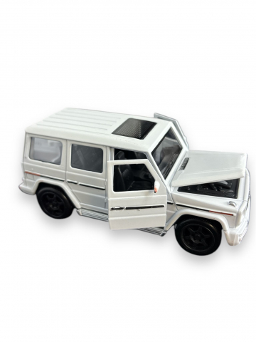 Macheta Mercedes-Benz G Class, din Metal, cu Lumini ( Faruri si Stopuri ) si Sunete realistice de Motor si Alarma, cu Functie Pull-Back, cu Functie de Deschidere a Usilor, Alb [1]