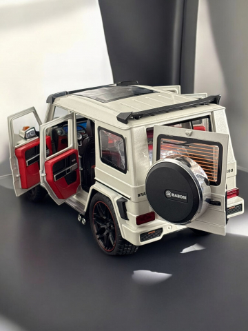 Macheta Mercedes G-Class Brabus, Fum pe Baza de Apa, din Metal, cu Lumini si Sunete realistice de Motor si Alarma, cu Functie Pull-Back, cu Functie de Deschidere a Usilor si de Viraj - Alb [13]