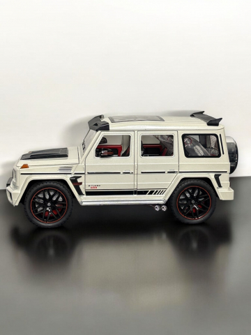 Macheta Mercedes G-Class Brabus, Fum pe Baza de Apa, din Metal, cu Lumini si Sunete realistice de Motor si Alarma, cu Functie Pull-Back, cu Functie de Deschidere a Usilor si de Viraj - Alb [3]