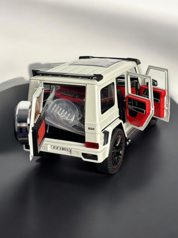 Macheta Mercedes G-Class Brabus, Fum pe Baza de Apa, din Metal, cu Lumini si Sunete realistice de Motor si Alarma, cu Functie Pull-Back, cu Functie de Deschidere a Usilor si de Viraj - Alb [14]
