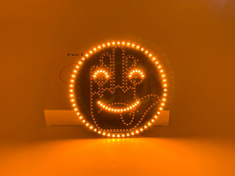 Mana Lumină LED cu Emoji și Gesturi pentru Lunetă – Control Wireless cu Telecomandă, 14,5 cm, 12 Funcții Animate, cu Benzi Adezive pentru Montaj incluse [12]