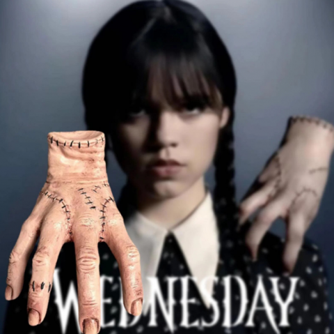 Mână Wednesday Addams cu Telecomandă  –  Se Deplasează cu Control de la Distanță, Sunete, Lumini și Mișcare, 20x13 cm [1]