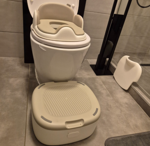 Olita Multifunctionala 4 in 1 pentru Copii –Olita cu Recipient Detasabil, Inaltator, Scaunel si Reductor WC [7]
