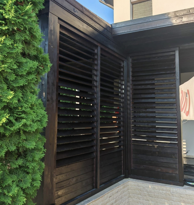 Jaluzea de terasa cu lamele reglabile [35]
