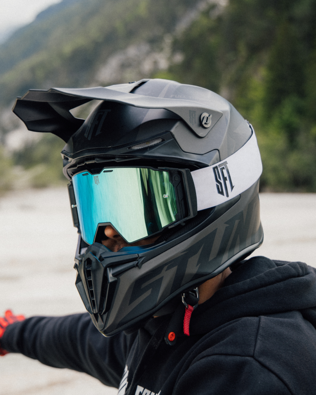 Cască moto cross SFT FlatOut Blackedition ECE 22.06 [2]