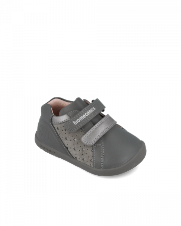 Incaltaminte fete - Pantofi fete, din piele naturala, gri cu stelute, Biomecanics 251151-A213