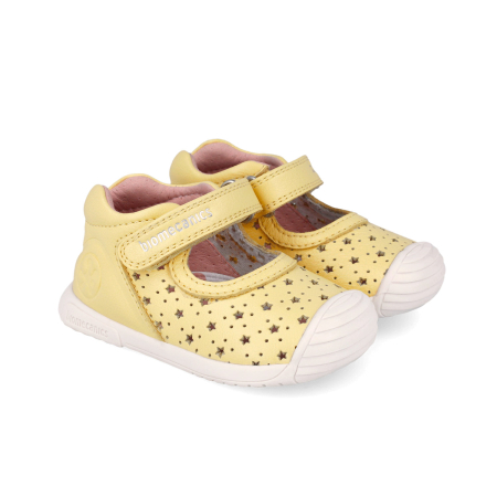 Pantofi fete - Balerini fete din piele naturală, model perforat cu steluțe, galben pal - Biomecanics