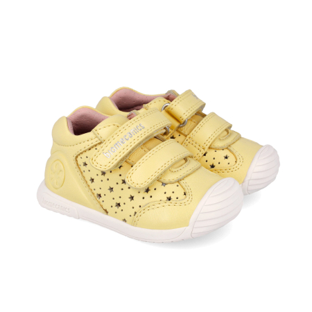 Pantofi fete - Pantofi fete din piele naturală, model perforat cu steluțe, galben pal - Biomecanics