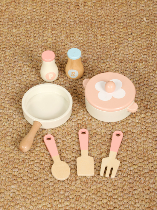 Mini-bucatarie de jucarie din lemn Montessori, de banc, plita interactiva cu butoane, oala, tigaie si accesorii incluse, Roz Pastel, 3 ani+ [6]