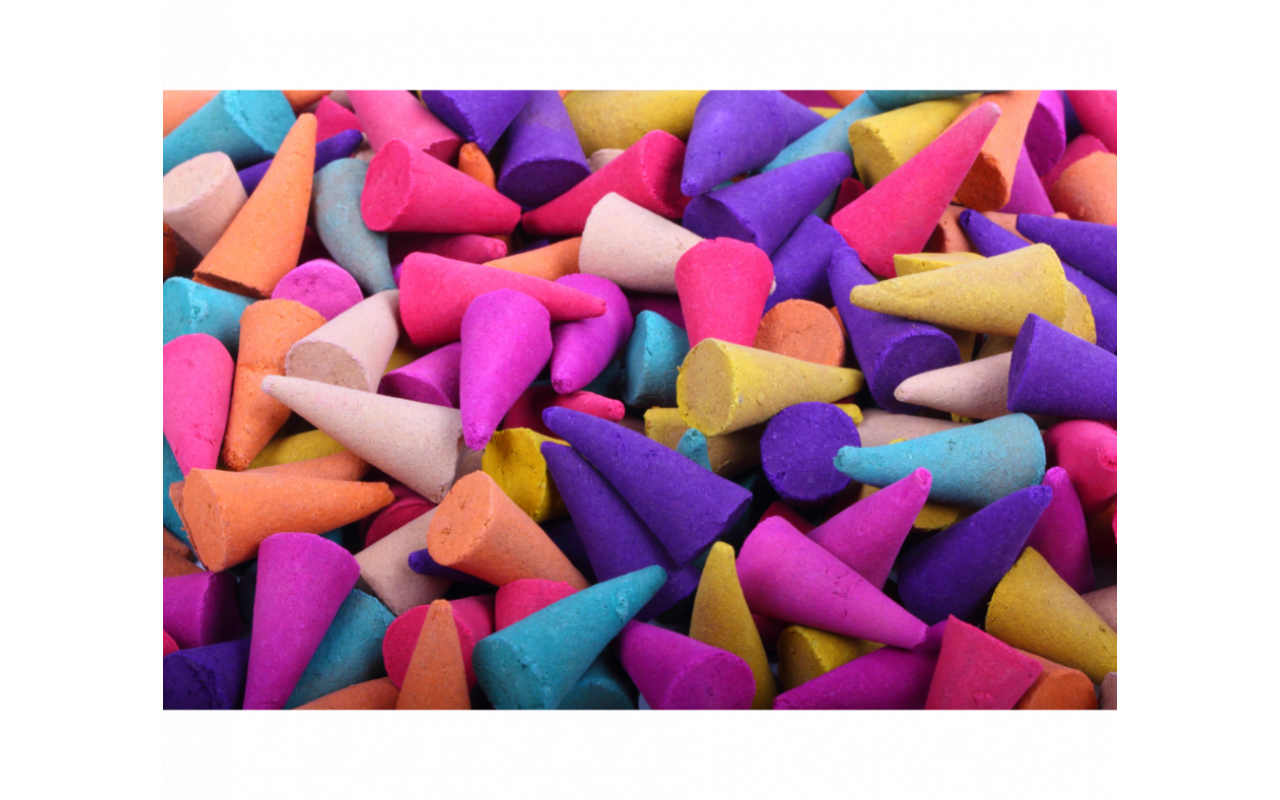 Conuri parfumate: 5 arome pentru o relaxare completă