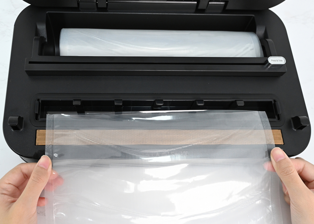 NOU: Aparat de ambalare in vid Laica VT3260, 16L/min, 125W, functie umflare, pompa dubla, pulse vacuum, sigilare dubla, [6]