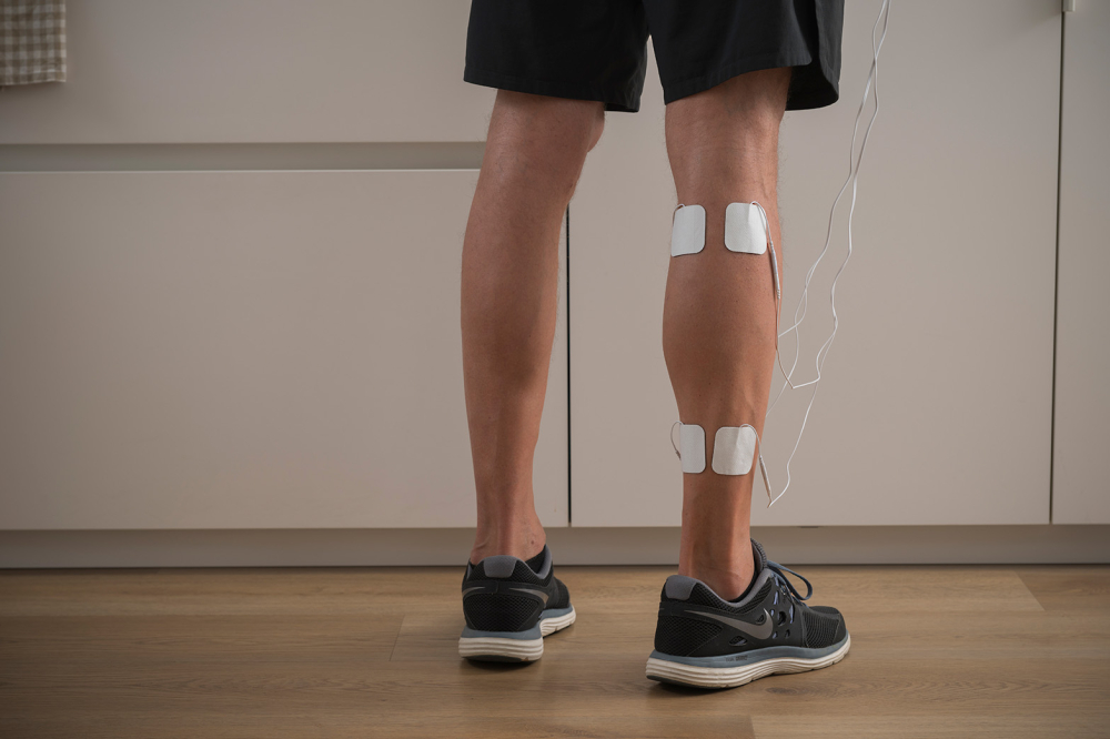 NOU: Aparat de masaj Electrostimulator nervos transcutanat TENS, 4 electrozi, 2 canale, 50 programe [20]