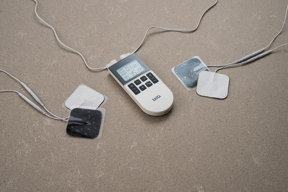 NOU: Aparat de masaj Electrostimulator nervos transcutanat TENS, 4 electrozi, 2 canale, 50 programe [24]