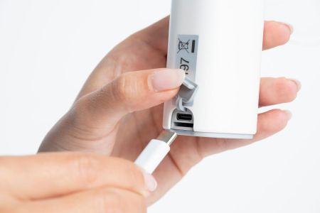 NOU: Aparat de aerosoli portabil Laica NE1012, silentios, copii si adulti, reincarcabil la USB [4]