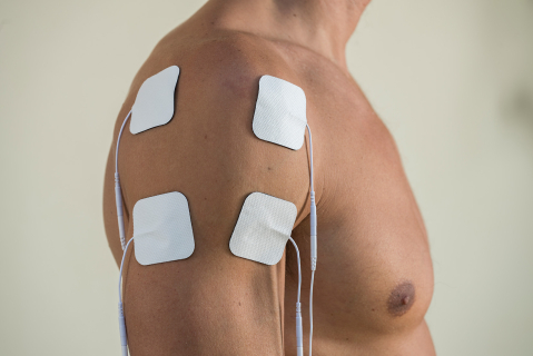 NOU: Aparat de masaj Electrostimulator nervos transcutanat TENS, 4 electrozi, 2 canale, 50 programe [14]
