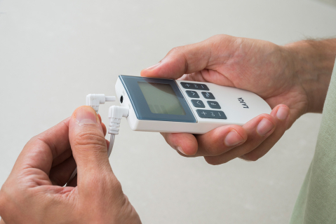 NOU: Aparat de masaj Electrostimulator nervos transcutanat TENS, 4 electrozi, 2 canale, 50 programe [4]