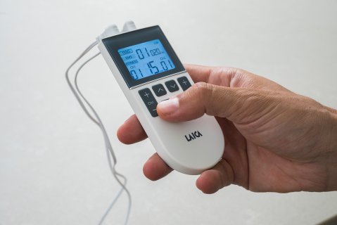 NOU: Aparat de masaj Electrostimulator nervos transcutanat TENS, 4 electrozi, 2 canale, 50 programe [6]
