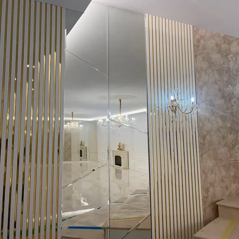 Riflaj Decorativ Alb cu Oglindă Aurie - Design Premium [6]