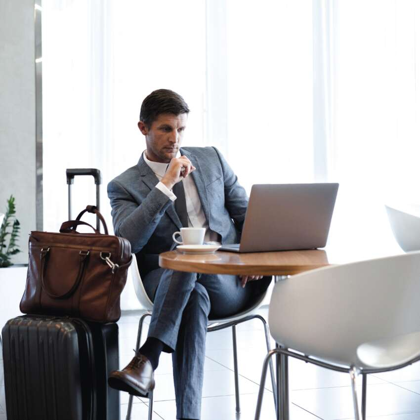 ADAPTOR DE CALATORIE UNIVERSAL EUROPA CENTRALA, ALB [8]