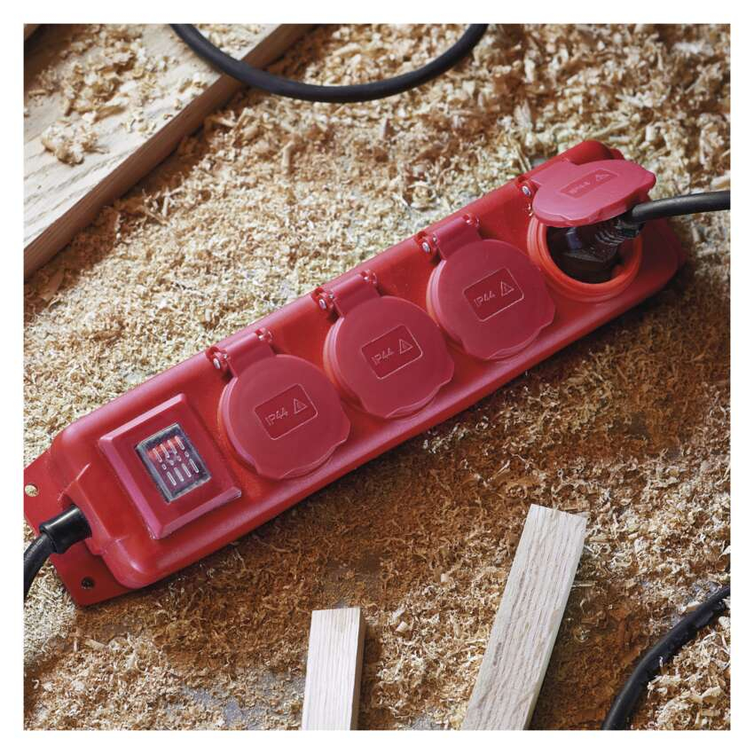 PRELUNGITOR CU 4 PRIZE, 3 METRI, CU INTRERUPATOR, IP44 [6]