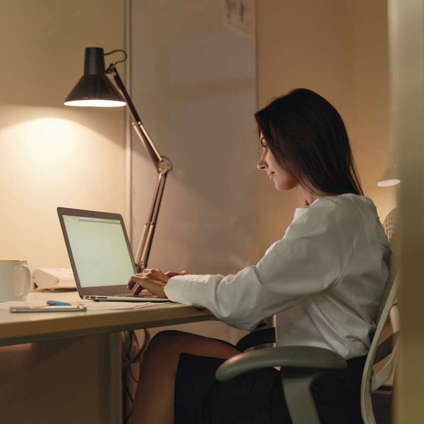 PRELUNGITOR NEGRU  5M, 4 PRIZE, CU INTRERUPATOR [8]