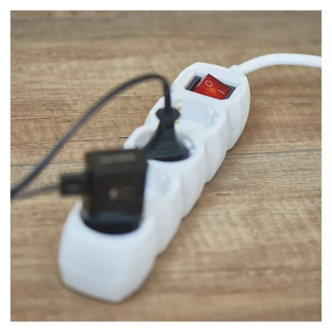 PRELUNGITOR ALB 3 M,4 PRIZE, CU INTRERUPATOR [4]