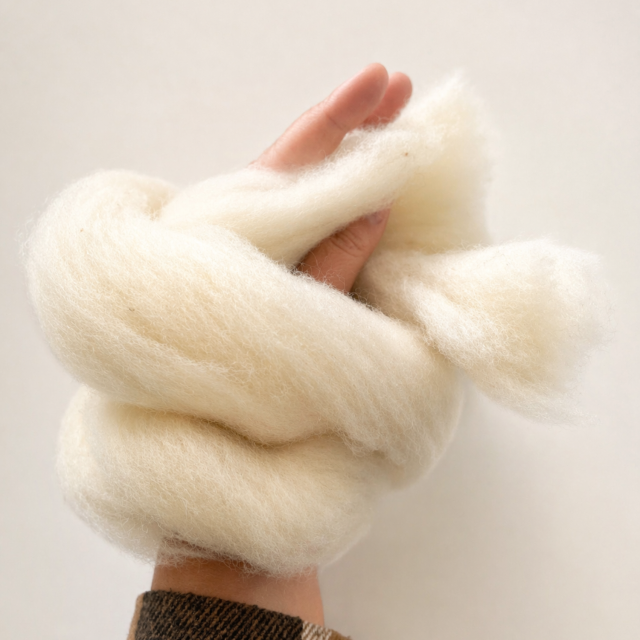 Lana Cardata Merinos Alb Premium 8kg, 26 Microni, Fibra 6-8 Cm, Naturala, Spalata, Uscata la Soare, Ideala pentru Felting, Filare, Umplutura, Impletit [6]