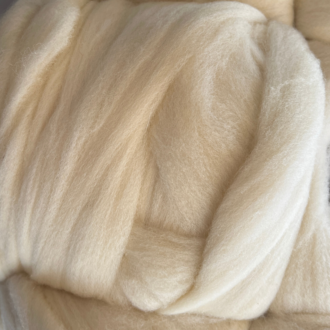 Lana Cardata Merinos Alb Premium 8kg, 26 Microni, Fibra 6-8 Cm, Naturala, Spalata, Uscata la Soare, Ideala pentru Felting, Filare, Umplutura, Impletit [2]