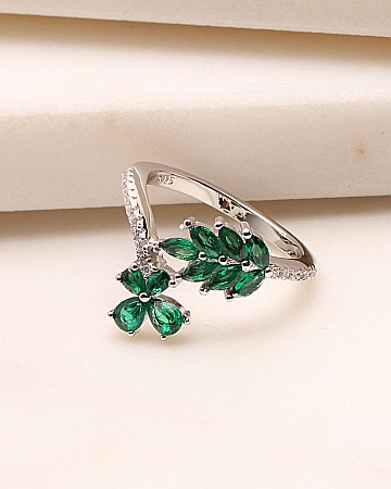 Inele din argint si cubic zirconia - Inel argint cu floricele cod 1-49375, gr3.2