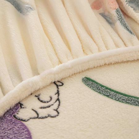 Husă de pat Cocolino Jojo Home Camellia cu elastic și 2 fețe de pernă – 180x200 cm  [1]