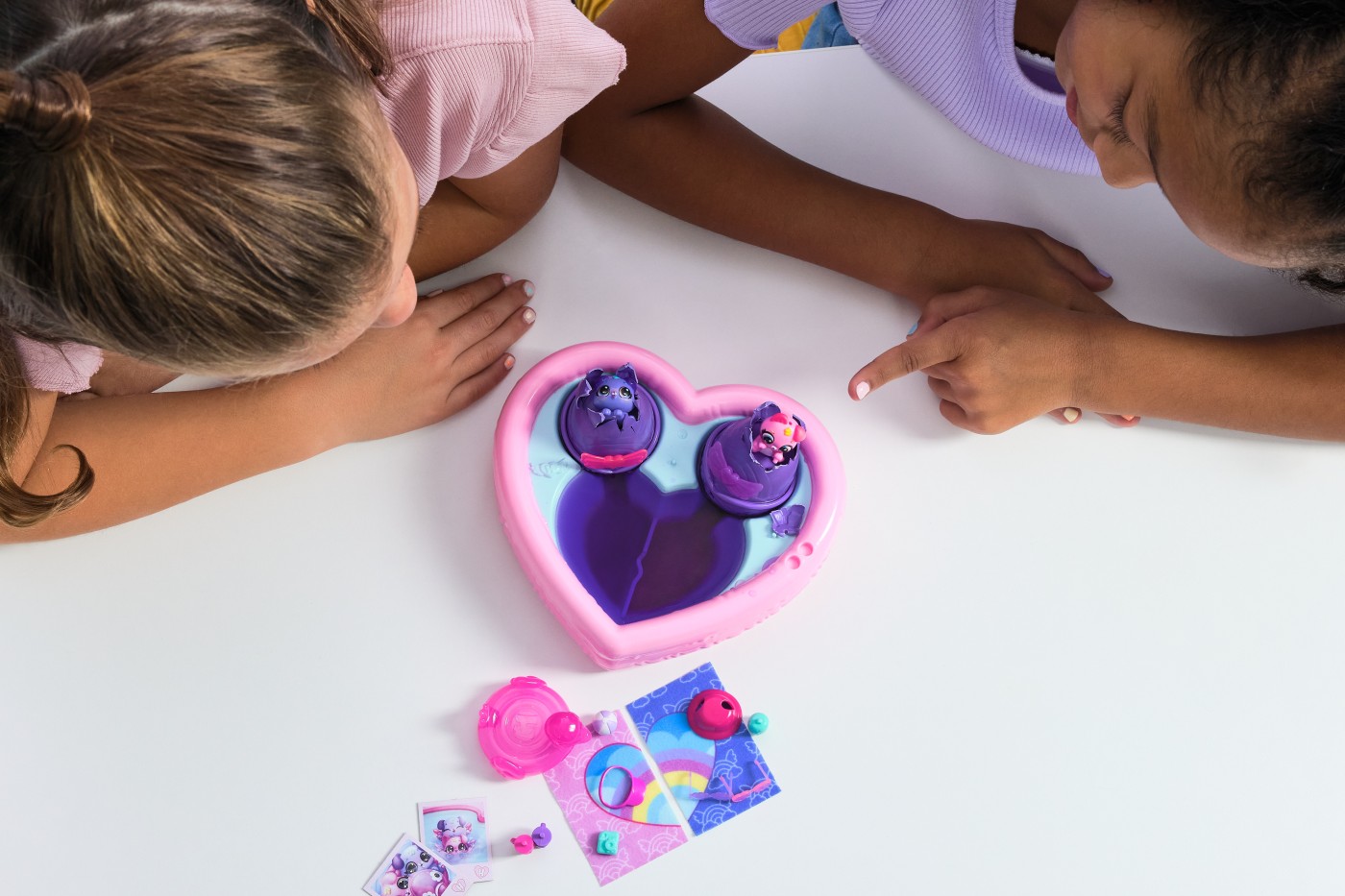 HATCHIMALS ALIVE NEON RAINBOW SET PETRECERE LA PISCINA [7]