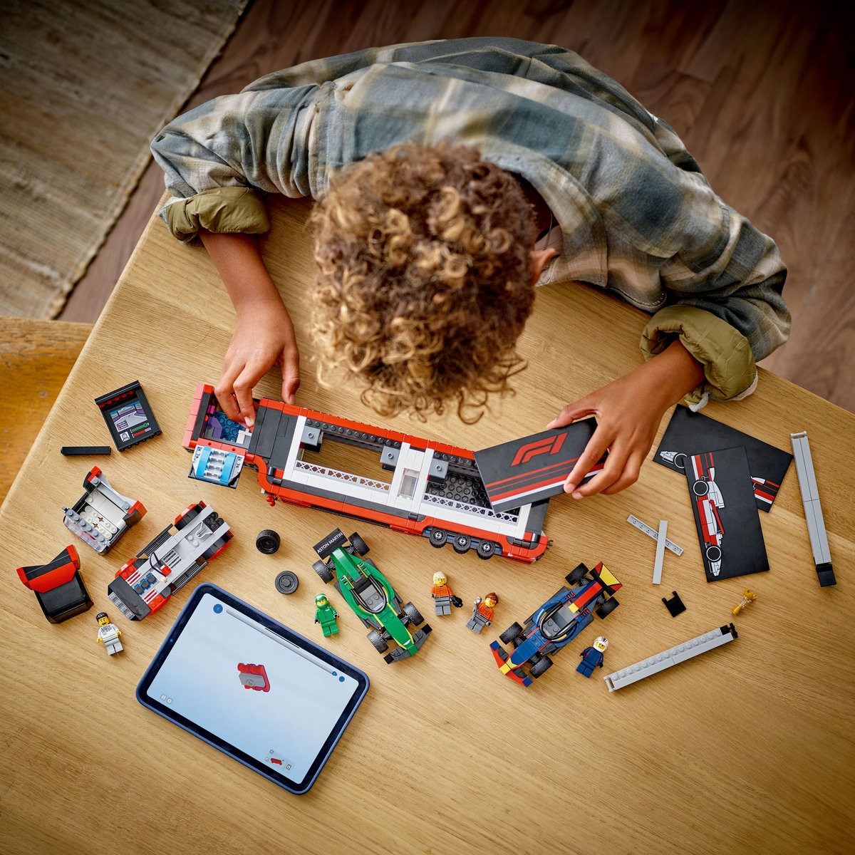 LEGO CITY CAMION F1 CU MASINILE F1 RB20 SI AMR24 60445 [4]