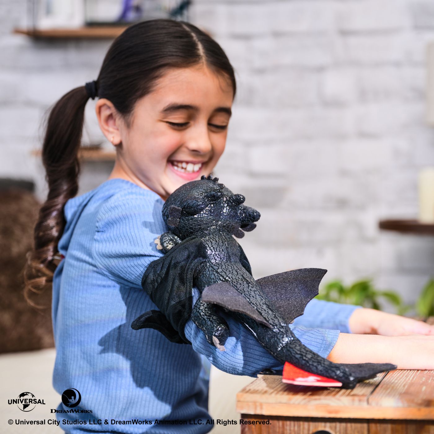CUM SA ITI DRESEZI DRAGONUL HUG SI GLIDE FIGURINA DRAGON TOOTHLESS [7]
