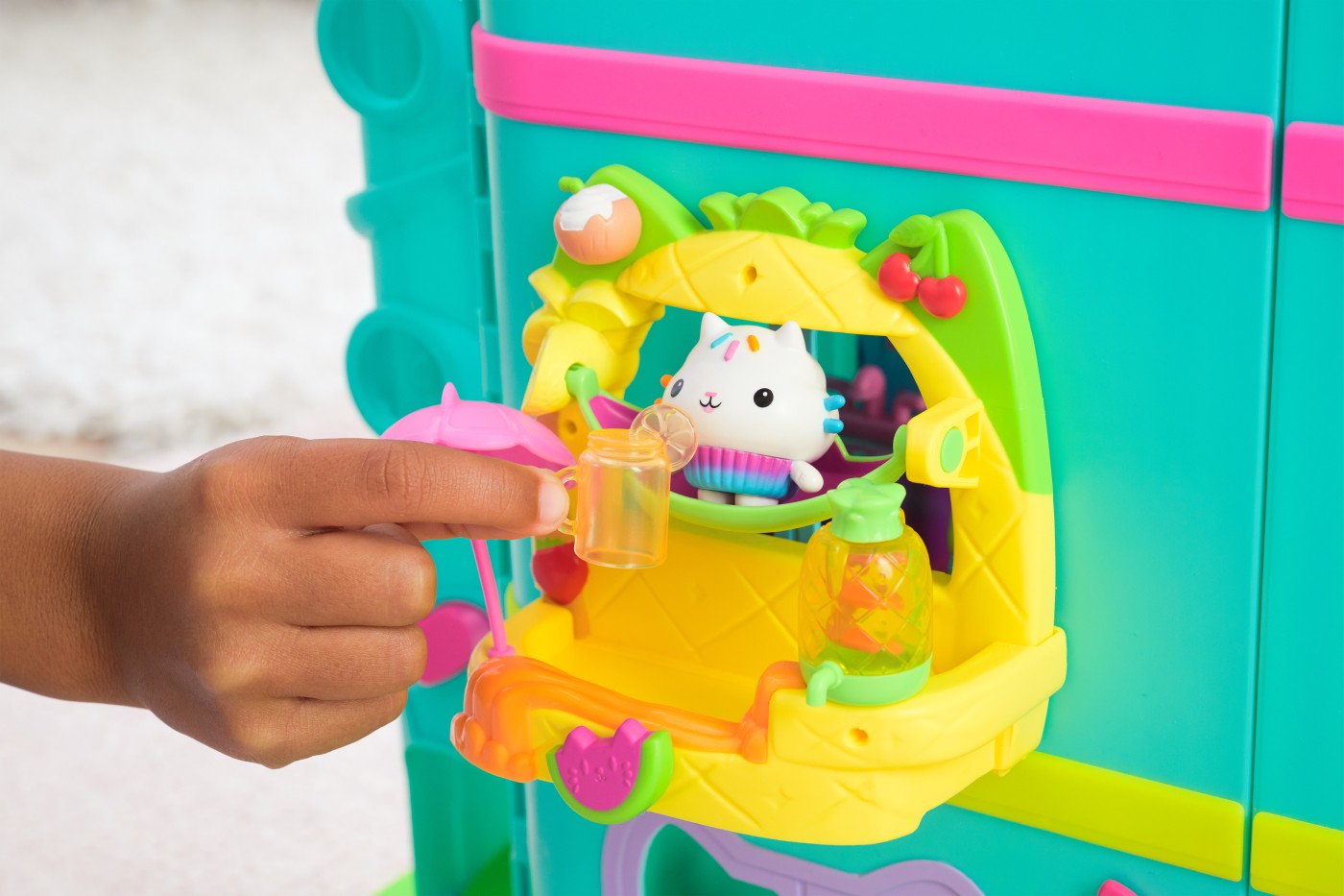 GABBYS DOLLHOUSE SET BALCON PENTRU PETRECEREA CU SMOOTHIE A LUI CAKEY [7]