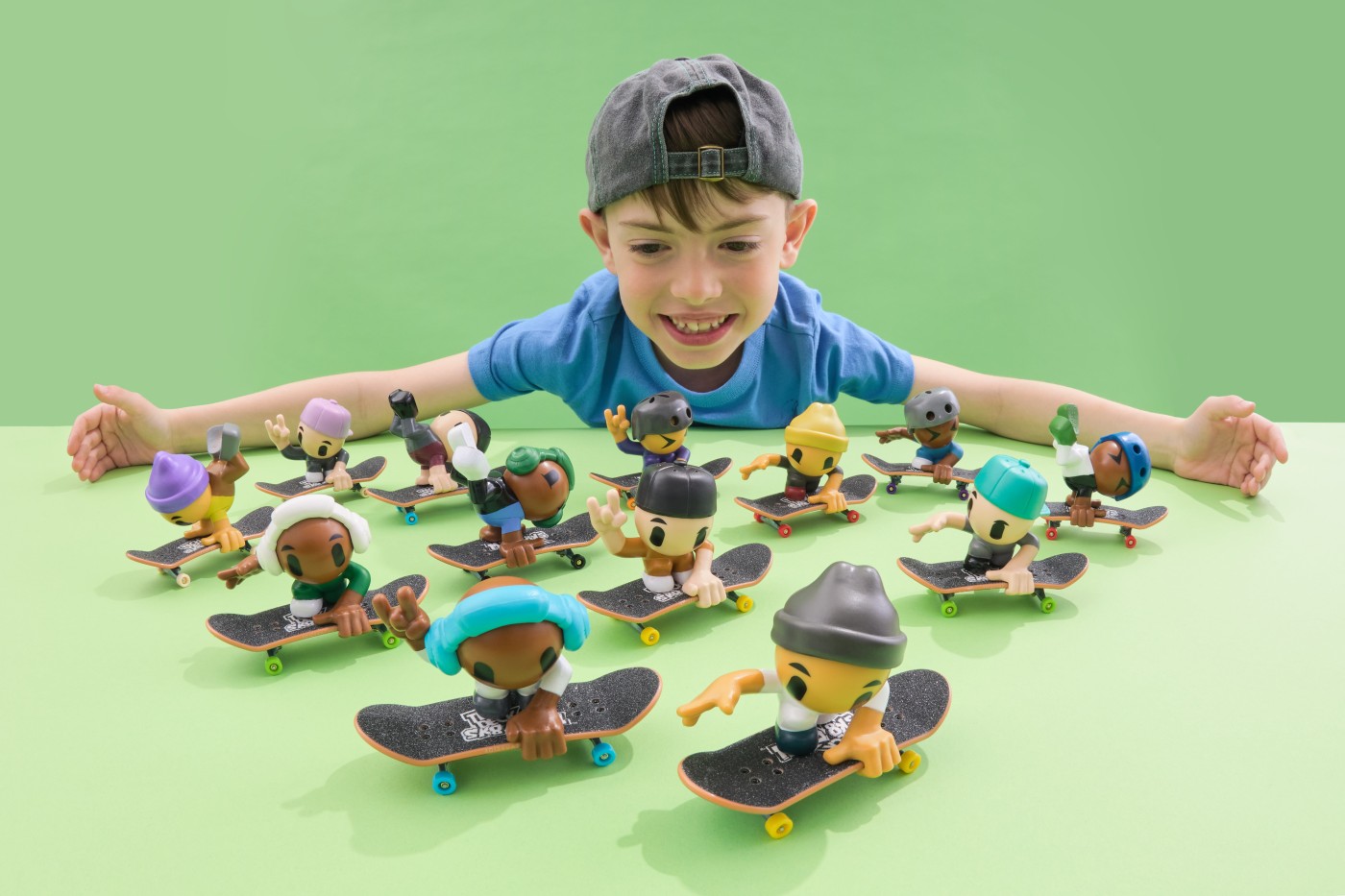 TECH DECK SK8 CREW PACHET 2 SETURI PLITA SI FIGURINA 9.6CM CASCA ALBA SI CASTI GRI [8]