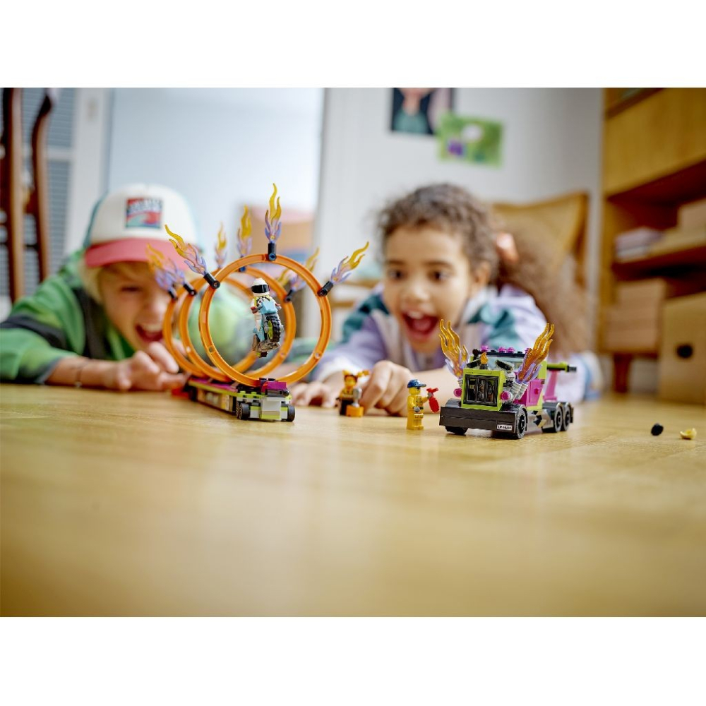 LEGO CITY CAMION DE CASCADORIE SI PROVOCAREA CERCURILOR DE FOC 60357 [3]