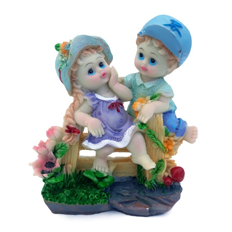 Figurina decorativa din rasina 2 copii 9 x 11 cm modele diferite [4]