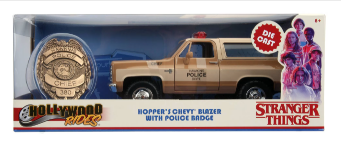 Set masinuta si insigna Stranger Things Hopper's Chevy Blazer 1980 [3]