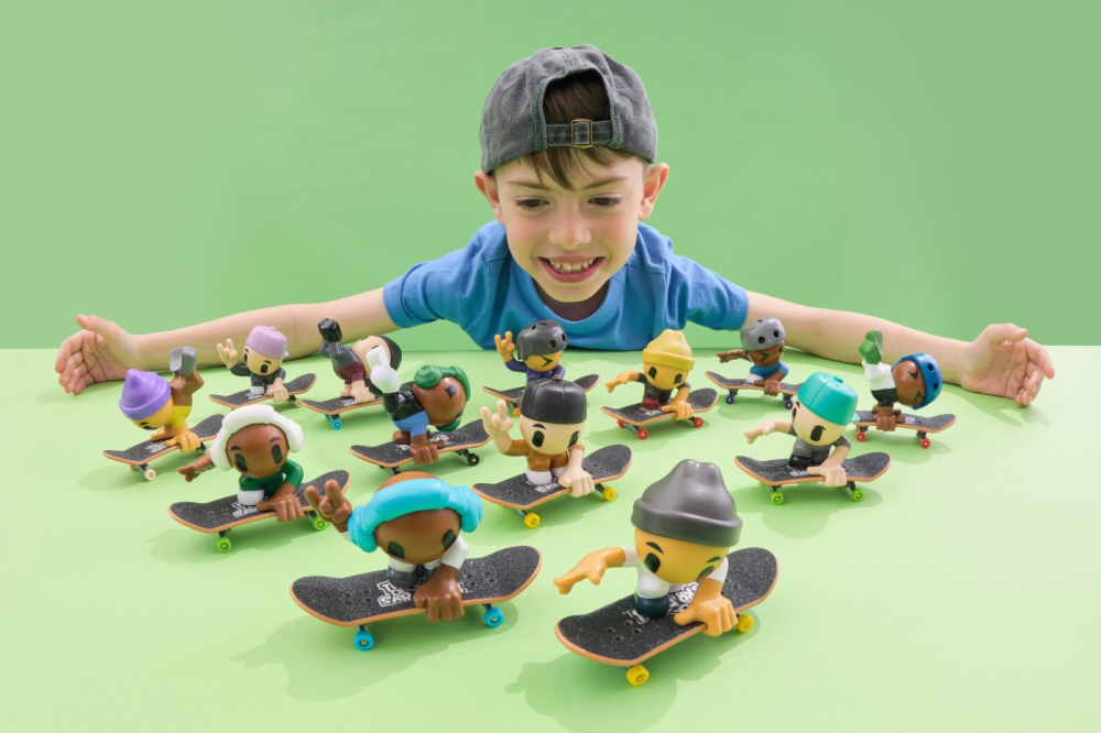 TECH DECK SK8 CREW PACHET 2 SETURI PLITA SI FIGURINA 9.6CM CASCA ALBA SI CASTI GRI [8]