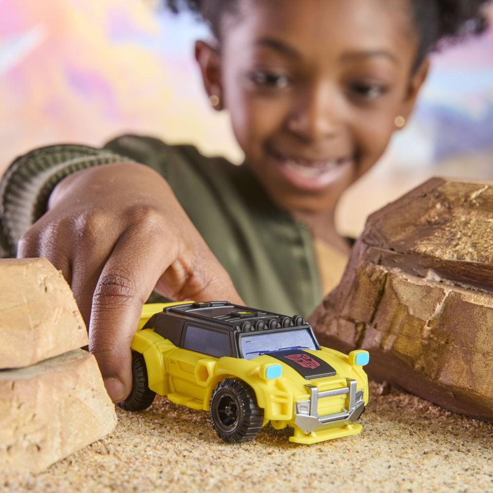 TRANSFORMERS CYBERWORLD ROBOT BUMBLEBEE CONVERTIBIL 10CM [4]