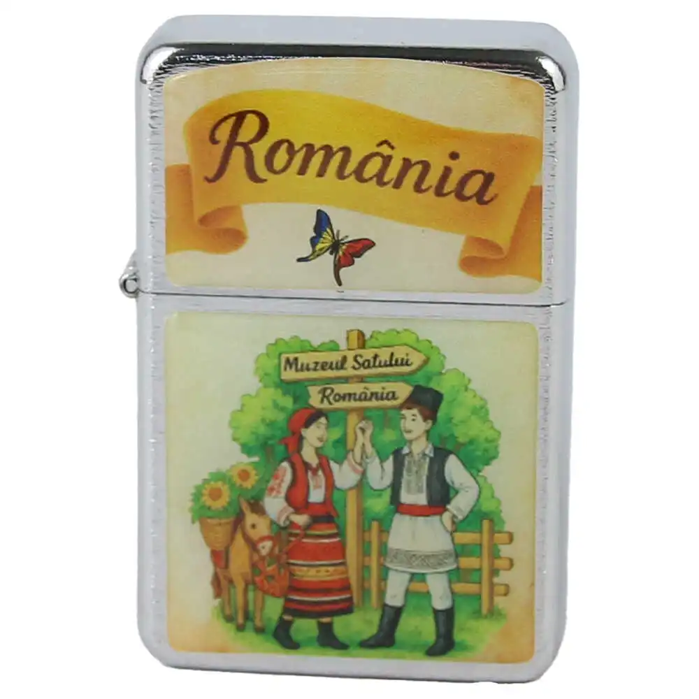 Casă și decorațiuni - Bricheta metalica „Romania” Muzeul Satului 4x6 cm