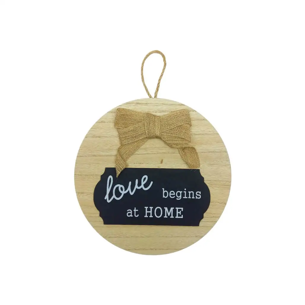 Ornamente și figurine decorative - Decoratiune rotunda perete lemn Love begins at Home 25 x 25 cm