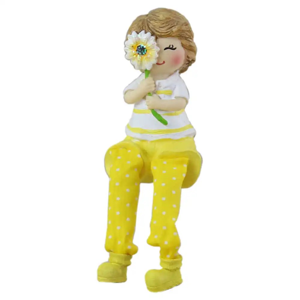 Ornamente și figurine decorative - Figurina baiat din rasina cu picioare textil 16 cm