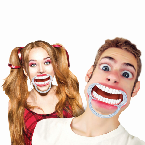 JOC CU GURA PANA LA URECHI PENTRU ADULTI SI COPII [2]