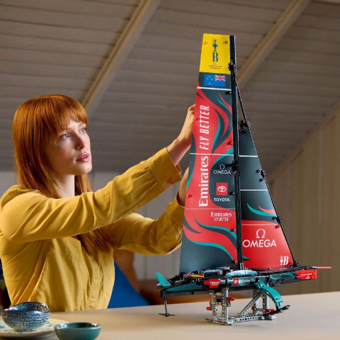 LEGO TECHNIC IAHTUL EMIRATES TEAM NEW ZEALAND AC75 42174 [2]